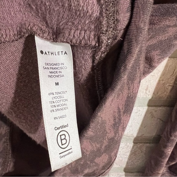 Athleta Balance Long Sleeve Pullover in Almond Brown Lynx Size M - Picture 9 of 9